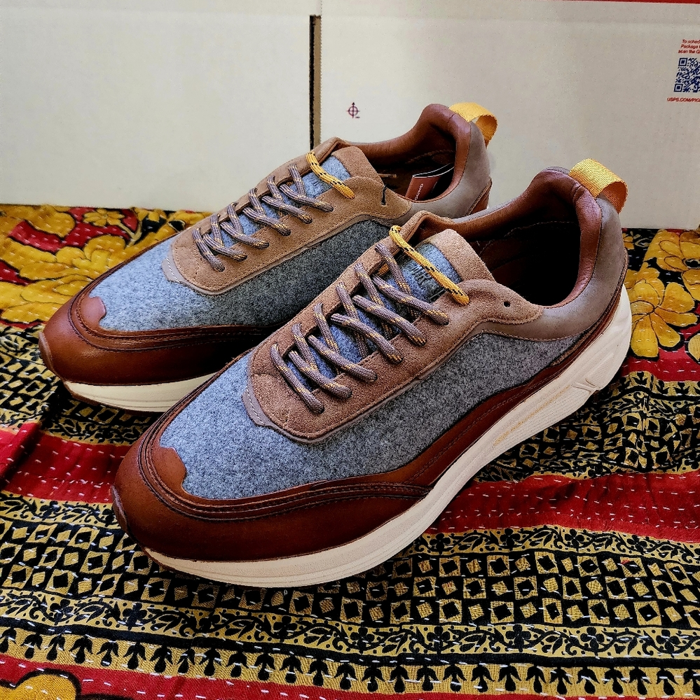 Mr. B's Men's Leather Sneaker